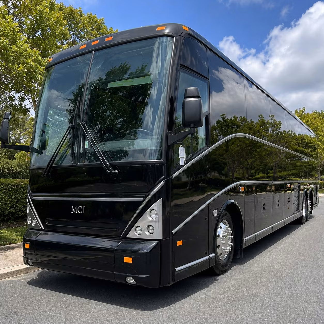 lewisville construction and worksite shuttle bus rentals